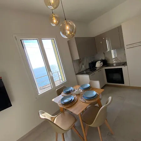 A & M Sea View مونيلّي
