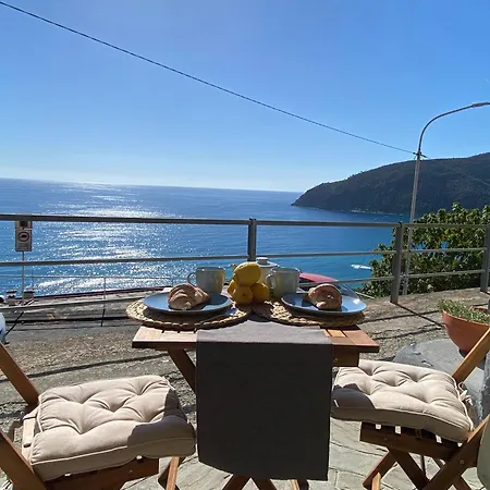 A & M Sea View Apartment Moneglia